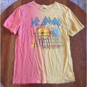 Old Navy Def Leppard T-shirt Size Small